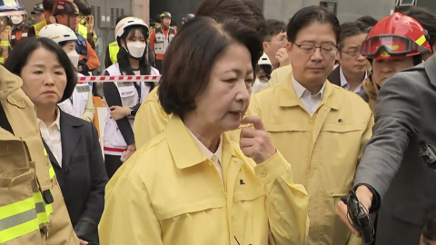 '소방 발언' 논란 추미애…부천 화재 현장 찾아 "헌신에 감사"