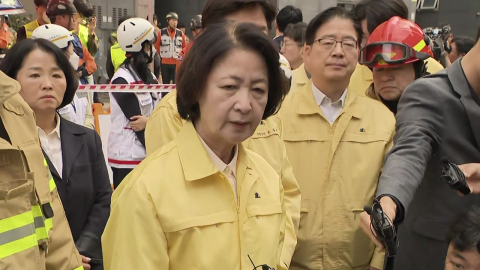 '소방 발언' 논란 추미애…부천 화재 현장 찾아 "헌신에 감사"