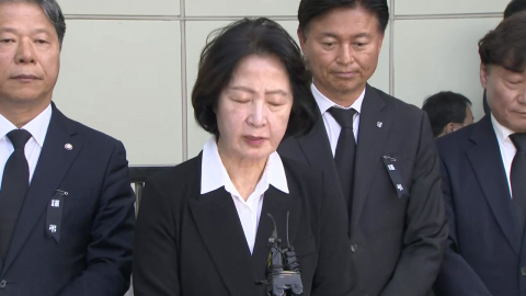 추미애, '순직' 김진석 소방위 빈소 조문서 "소방관 폄훼 의도 없었다" [현장영상+]