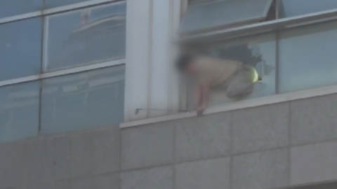 "살려주세요"…골프채로 유리창 깨고 필사의 탈출