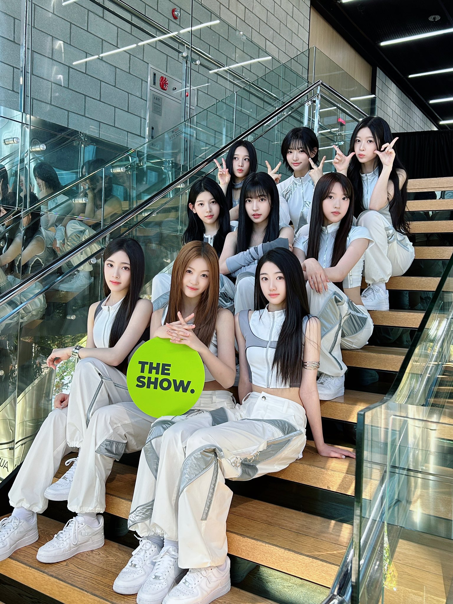 A2O LITE, 데뷔 일주일 만에 음악방송 1위…괴물 신인의 등장