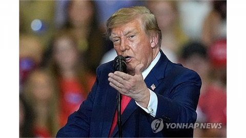 지지율 추락에 다급해진 트럼프...유세장서 야당 후보 '원색 비난'