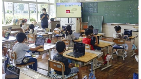 대학원 1년 다니면 '사회인'에 교사면허...일본 교사 부족에 고육책