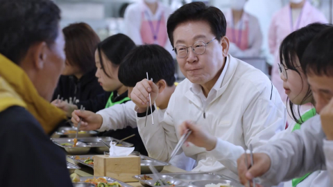 이 대통령, 초등학교 가을 운동회 깜짝 방문…소통 행보 강화