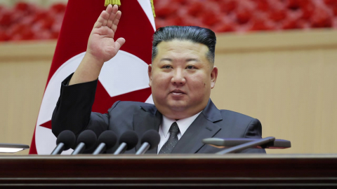 \'사망설\' 비웃듯 등장한 김정은…군사회담 제의엔 침묵?