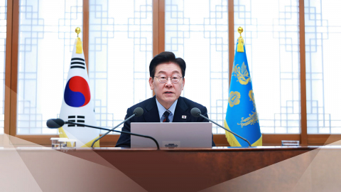 "SNS는 숨구멍"…이 대통령, \'직접 소통\' 전방위 확대