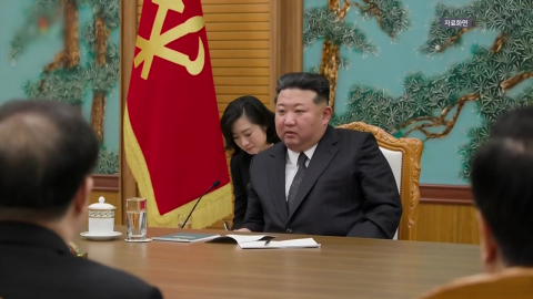 김정은, 신압록강대교 통해 깜짝 방중…사망설 일단락