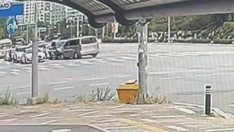 전속력으로 반대편 차량 \'쿵쿵\'…운전자 숨져