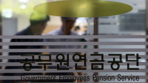 4대 4 '팽팽'…공무원연금 수령 60→65세 상향 합헌 결정