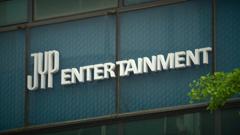 수상한 JYP \'인수 시도\'…앞서 "SM·YG도 인수후보"
