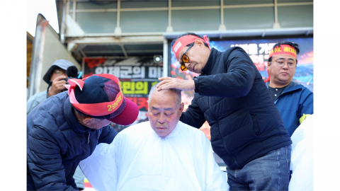 "얼마나 더 낙후돼야 하나"…인제군, 국회 앞 삭발 투쟁