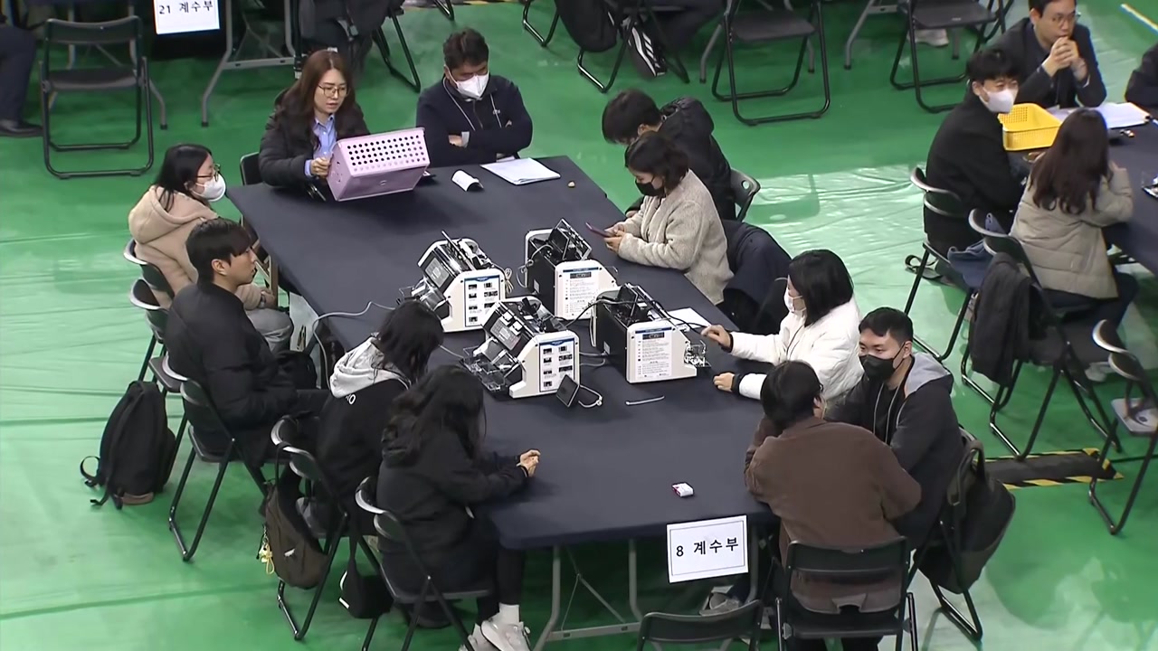 선관위 특검, '올림픽공원 투표지' 검증 시작...3시간 지연