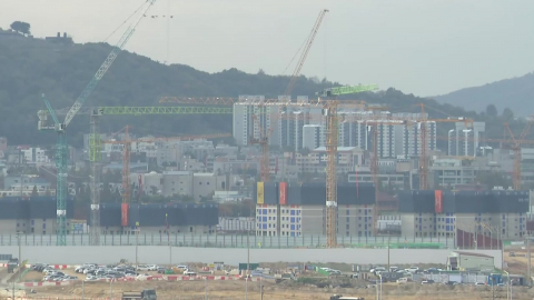 착공 속도 낸다지만…"교통망·보상·이주 등 관건"