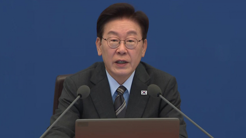 이 대통령, '다문화가정 논쟁' 계속…"내로남불 반감 생각해봐야"