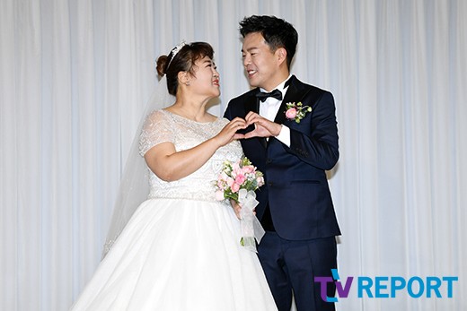 홍윤화-김민기 '꿀 떨어지는 눈맞춤' 홍윤화-김민기 '꿀 떨어지는 눈맞춤'