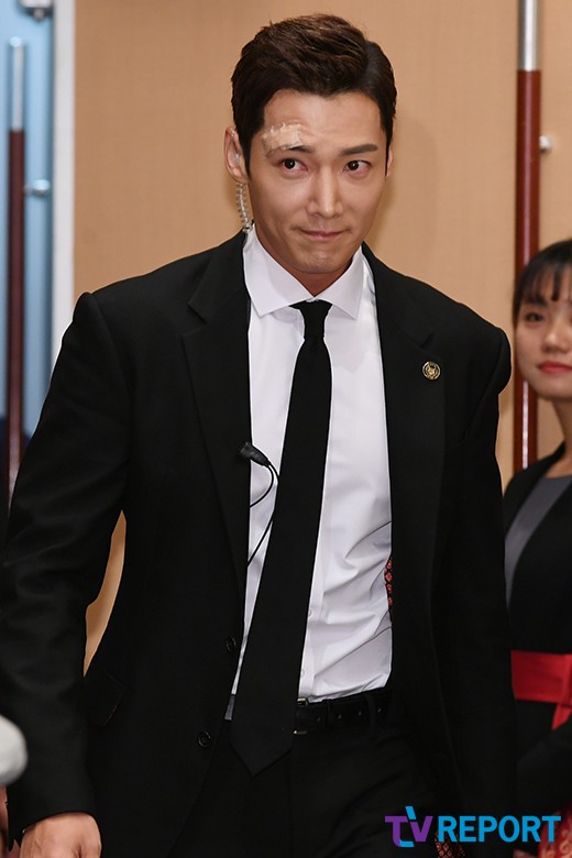 최진혁 '부상투혼' 최진혁 '부상투혼'