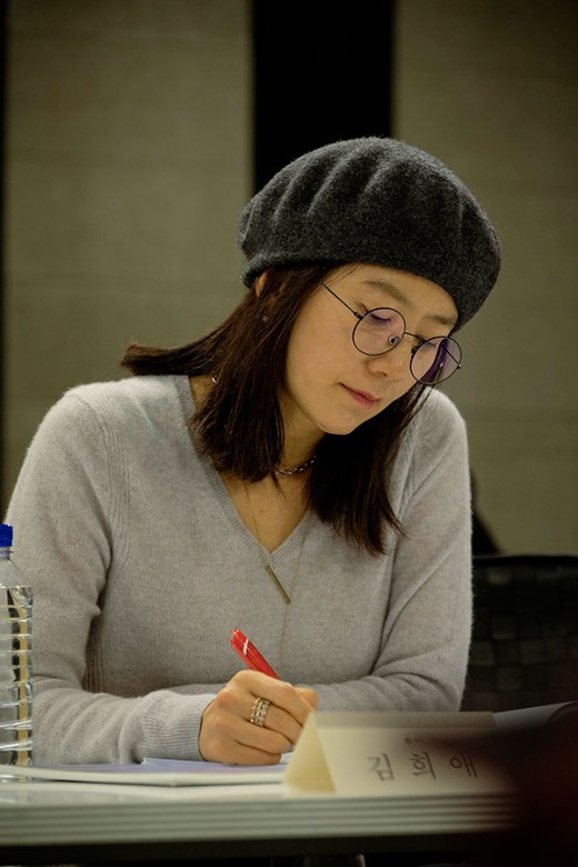 김희애 '만월' 출연 확정..첫사랑 찾아 떠나는 멜로