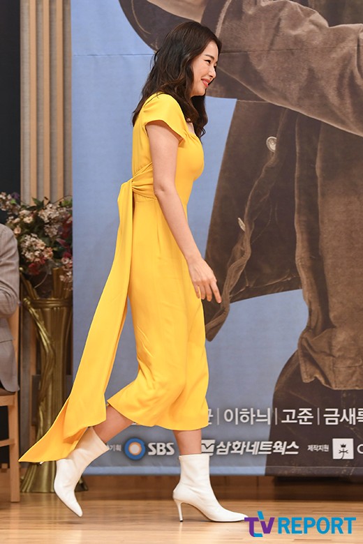 이하늬 '리본 꼬리 휘날리며' 이하늬 '리본 꼬리 휘날리며'