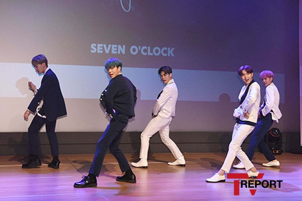 세븐어클락 '뒤태 댄스도 완벽' 세븐어클락 '뒤태 댄스도 완벽'