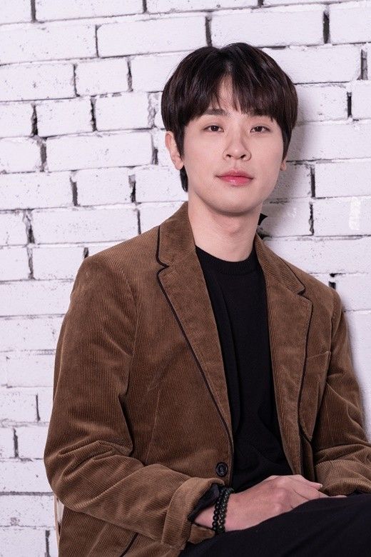 '시동' 박정민 "책방 수익無..벌어놓은 돈으로 유지中" '시동' 박정민 "책방 수익無..벌어놓은 돈으로 유지中"