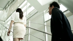 계단 오를 때는 남성 먼저...이유는?