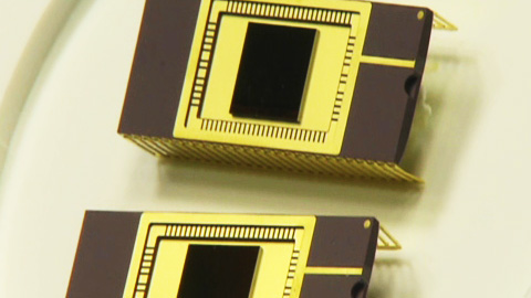 Samsung produces world's first 3D vertical NAND chip