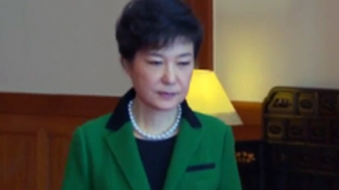 Park formally accepts PM's resignation over bribery scandal