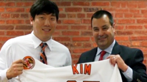 Orioles officially sign outfielder Hyun-soo Kim