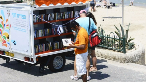 책읽는 즐거움…'거리도서관' 인기