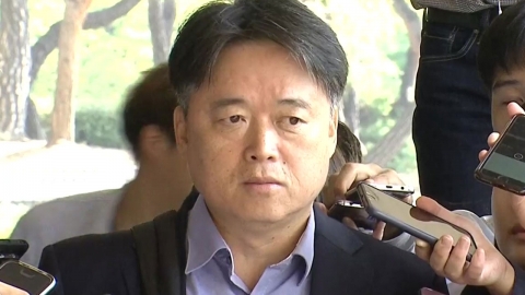 '방송사 블랙리스트' 의혹 관련 최승호 PD 검찰 출석