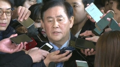 '국정원 1억 수수' 최경환 의원 검찰 출석
