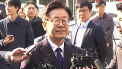 이재명 경기지사, 경찰 출석…친형감금·불륜 의혹 조사