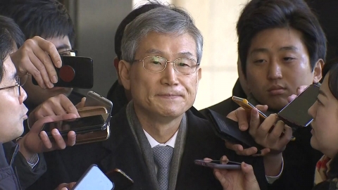 '사법농단 윗선' 고영한 前 대법관, 검찰 출석