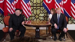 김정은·트럼프, 단독 정상회담 시작