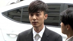 '음란물 유포' 로이킴, 경찰에 출석