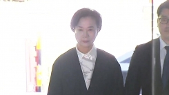 '가사도우미 불법고용' 이명희 첫 재판 출석