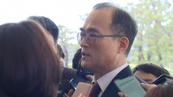문무일 검찰총장, 조기 귀국 뒤 첫 출근