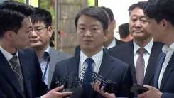 '정치개입' 강신명·이철성 前 경찰청장 영장 심사 출석