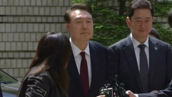 윤석열 전 대통령, 오후 '내란 재판' 위해 법원 도착