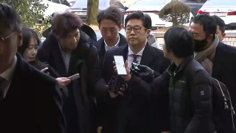 '홈플러스 사태' MBK 김병주 구속 심사…이 시각 법원