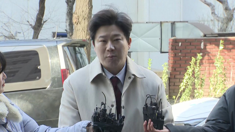 김경 '종교단체 동원 의혹' 고발한 진종오…경찰 출석