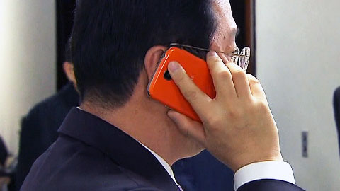 [돌발 플러스] 오이 밭에서 신발끈을…