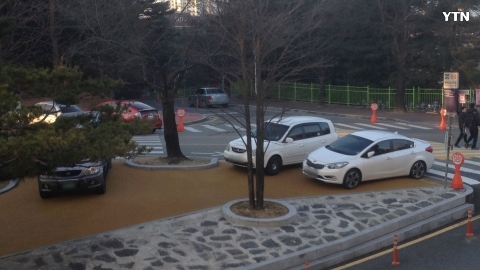 변호사 시험 응시자들의 불법 주차