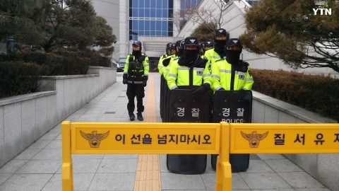 시의원 앞 봉쇄