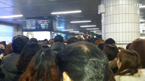 도무지 개선 되지 않는 지옥철 @ 사당역