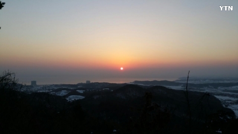 속초 청대산에서 바라본 일출.