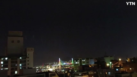 방금전 부산대교 부근 알 수 없는 빛기둥 다수