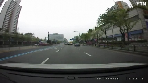 교차로 직진중 무단횡단