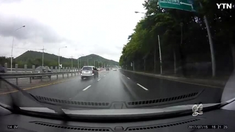 타이어 이탈로 튕겨나온 타이어에 맞았어요