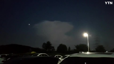 구름속번개치는영상